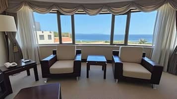 Minibar, in-room safe, alarm clocks