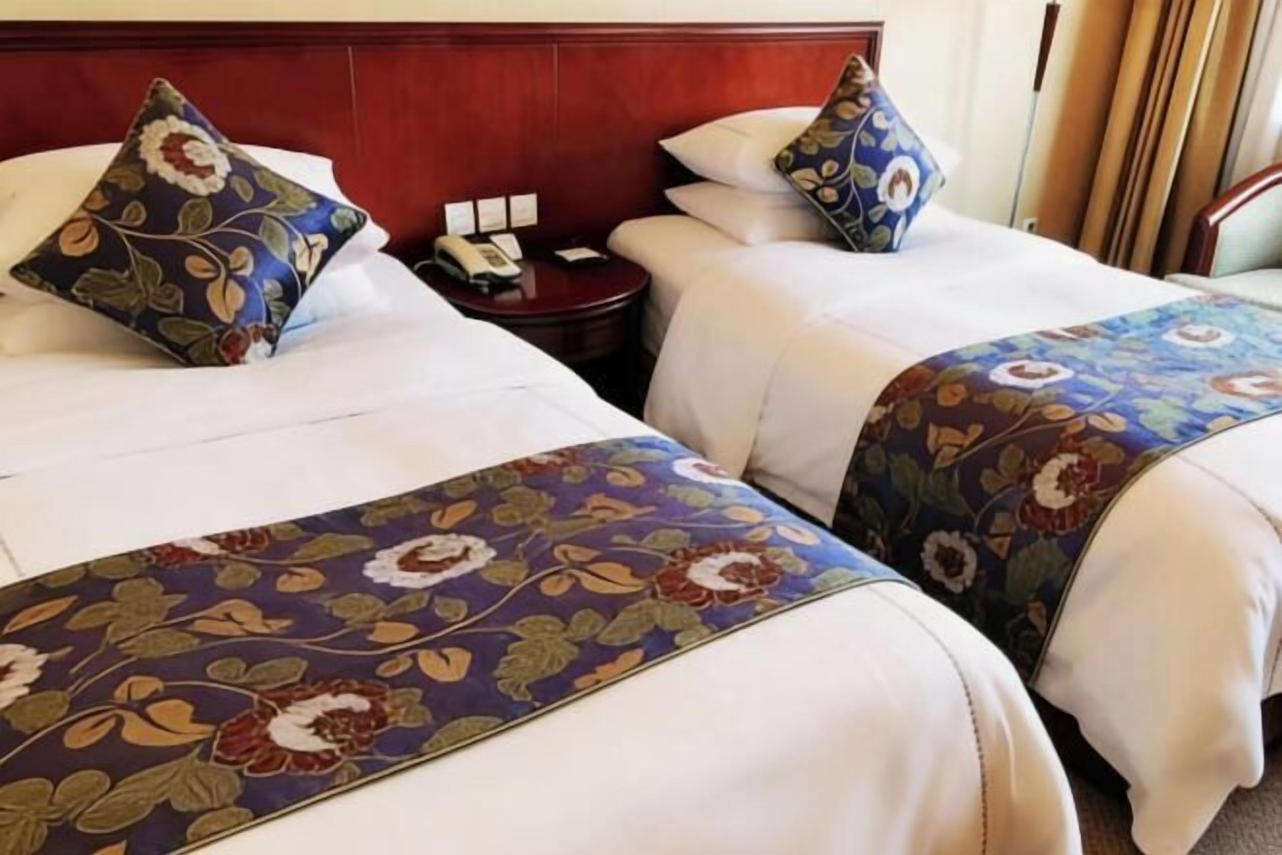 ミニバー、セーフティボックス (室内)、アラーム付き時計