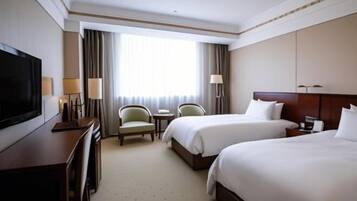 Minibar, in-room safe, alarm clocks