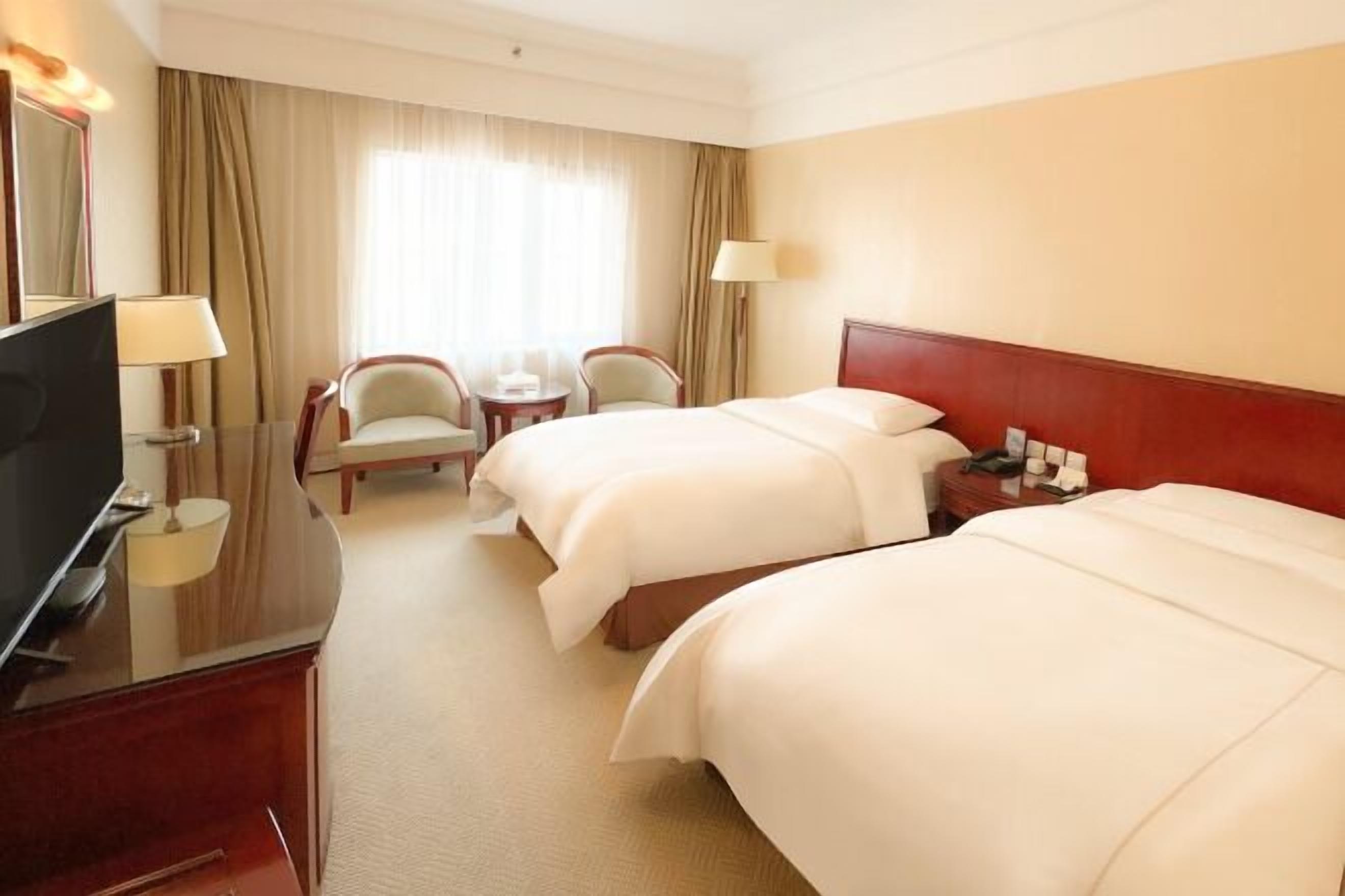 Minibar, in-room safe, alarm clocks