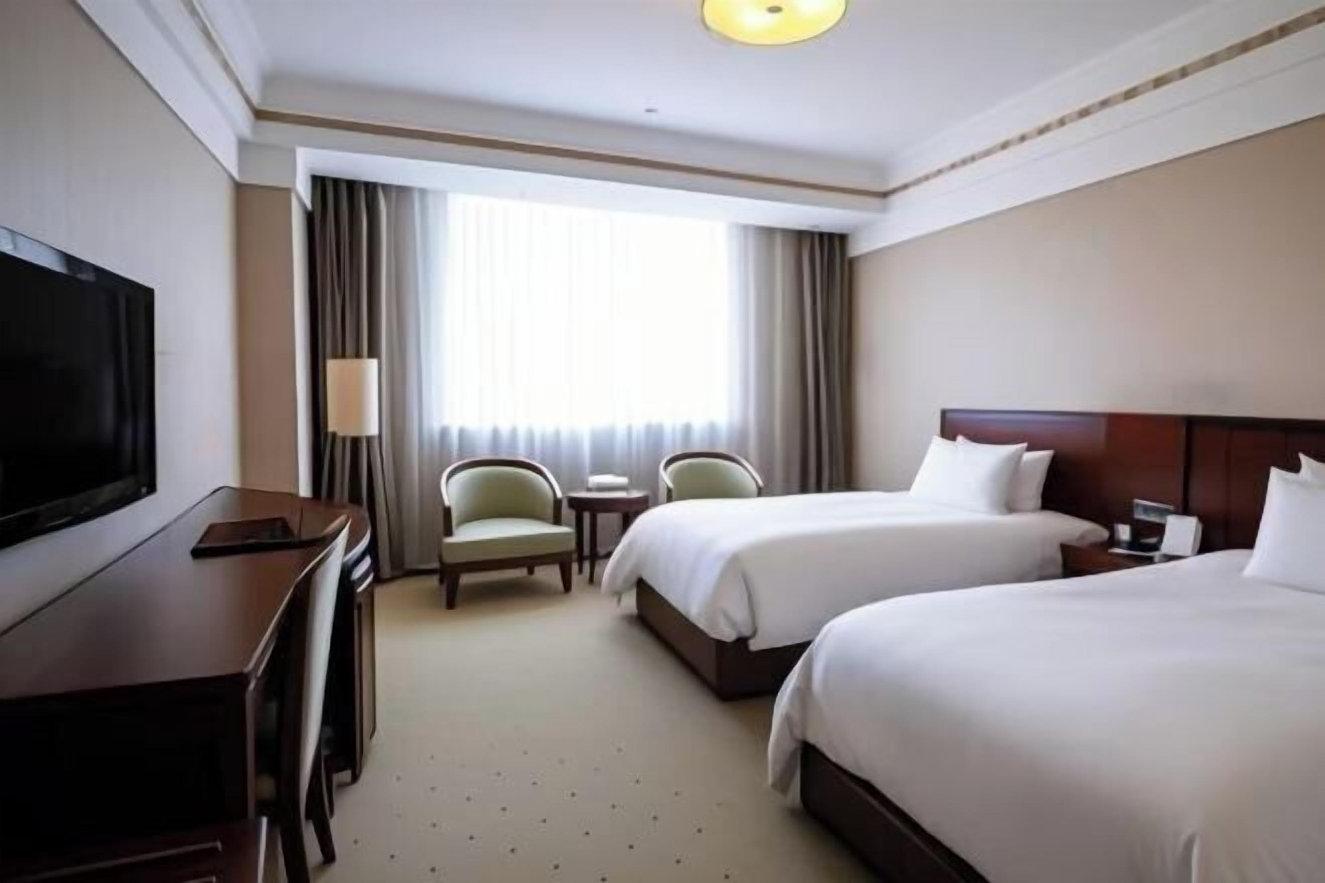 Minibar, coffres-forts dans les chambres, réveils