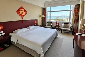 Minibar, una cassaforte in camera, orologio con sveglia