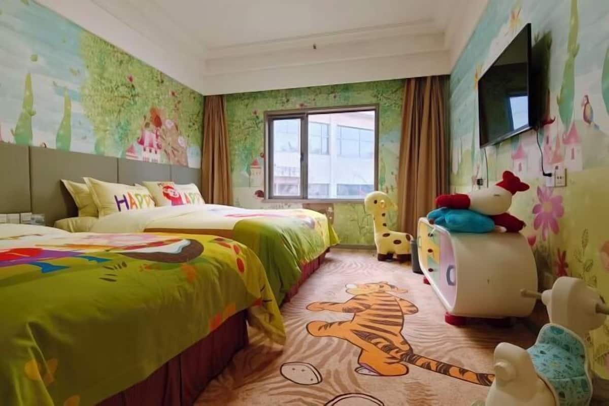 Minibaari, tallelokero huoneessa, herätyskellot