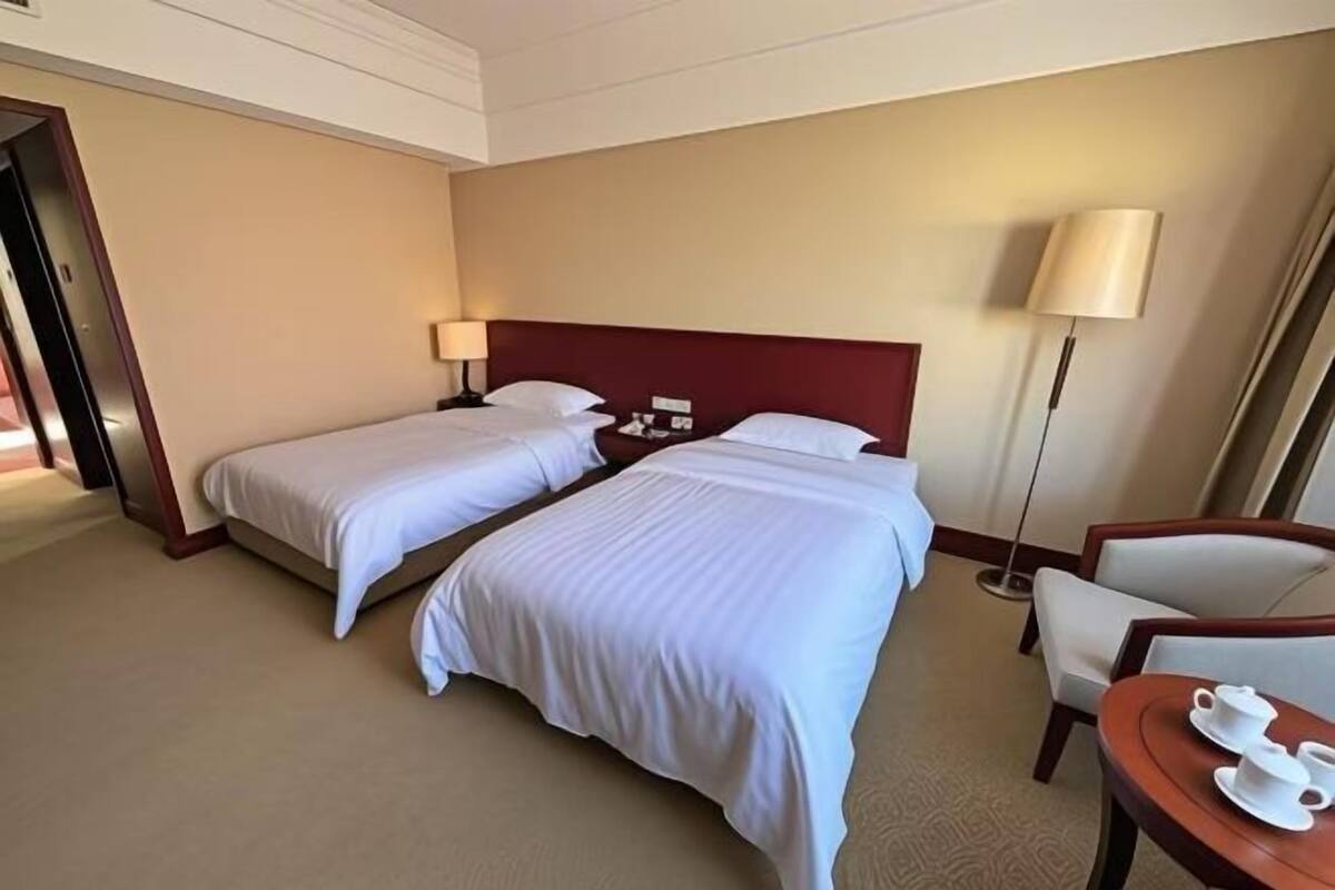Minibar, in-room safe, alarm clocks