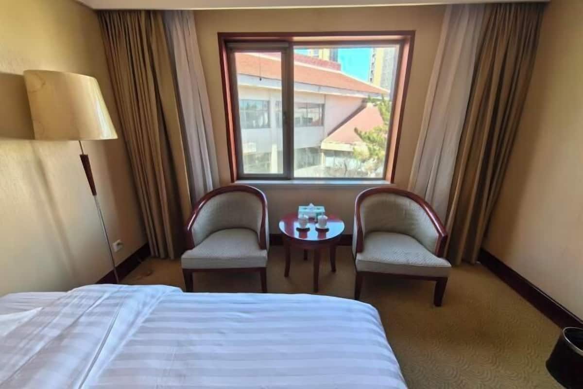 Minibar, coffres-forts dans les chambres, réveils