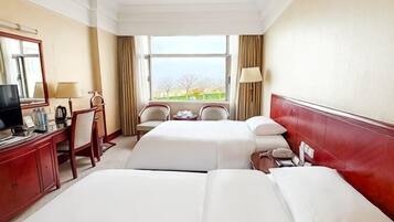 Minibar, in-room safe, alarm clocks