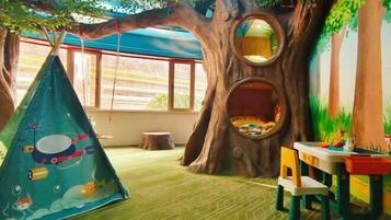 Minibar, in-room safe, alarm clocks