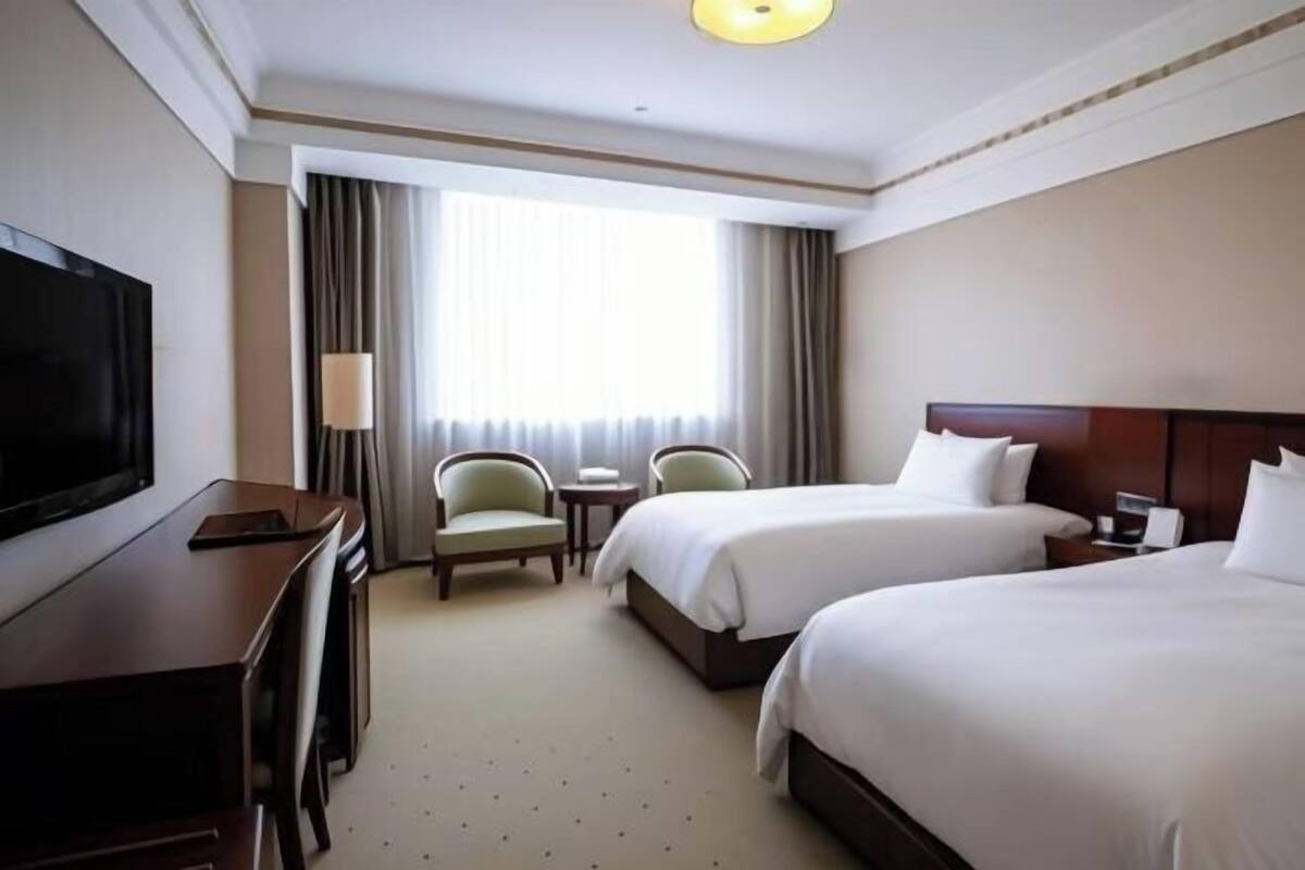 Minibar, in-room safe, alarm clocks