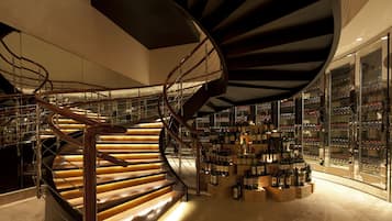 3 restaurants, lunch served