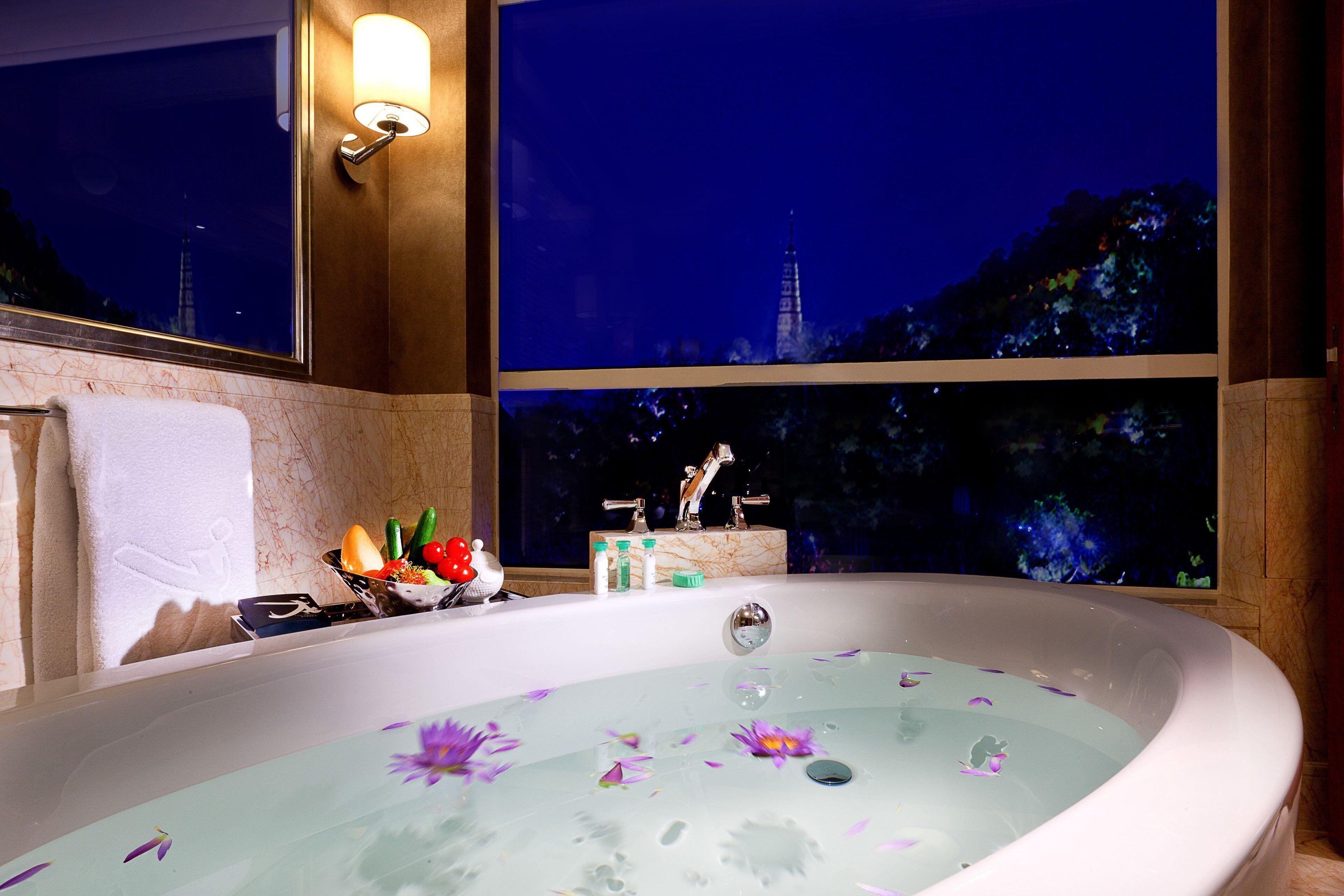deluxe suite | bathroom | separate bathtub and shower, jetted bath, designer toiletries