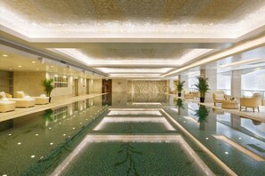Indoor pool, outdoor pool - The Dragon Hotel Hangzhou (Hangzhou)