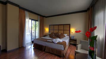 1 dormitorio, caja fuerte, escritorio y cortinas opacas