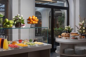 Daily buffet breakfast for a fee