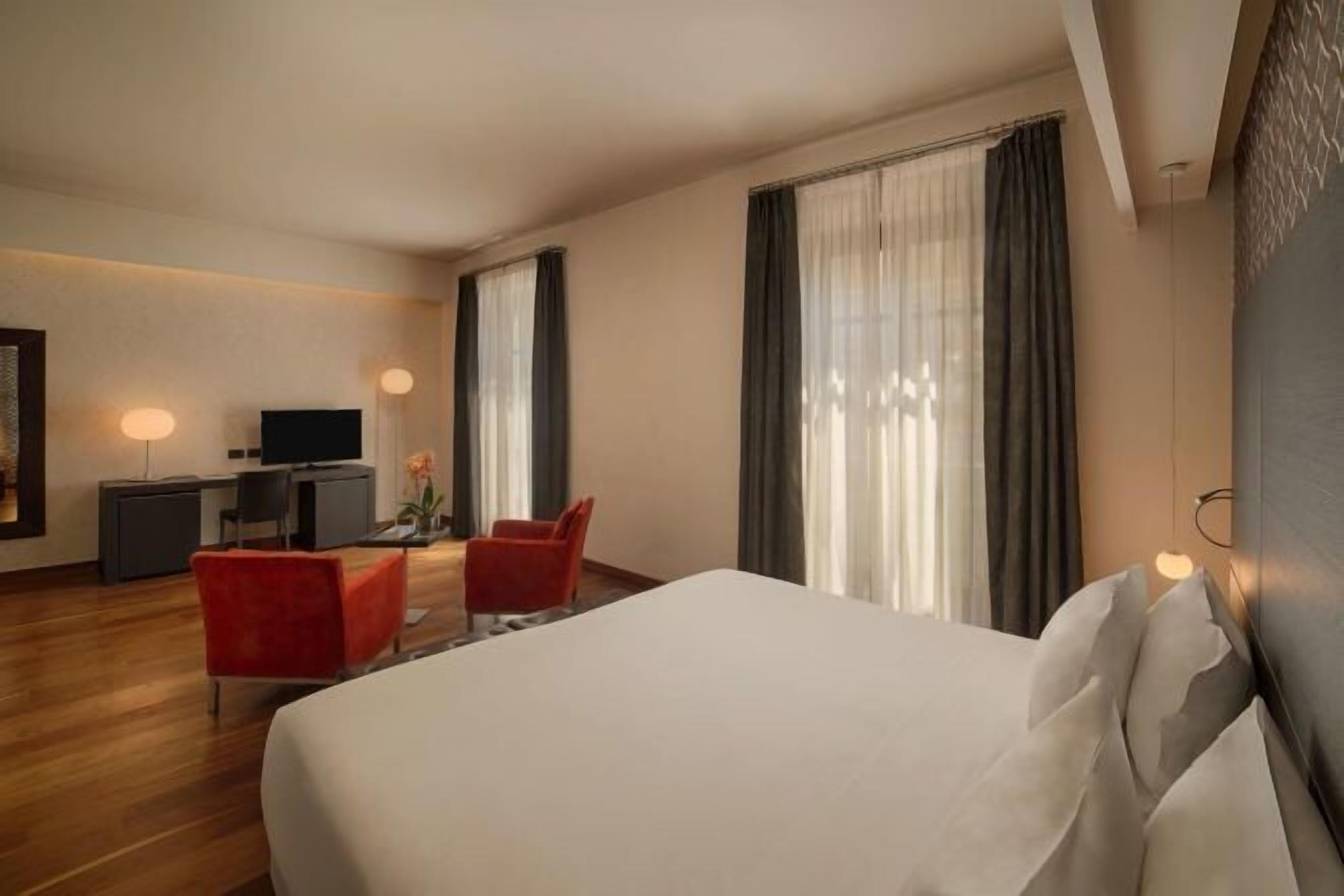 Couette en duvet d'oie, minibar, coffres-forts dans les chambres, bureau