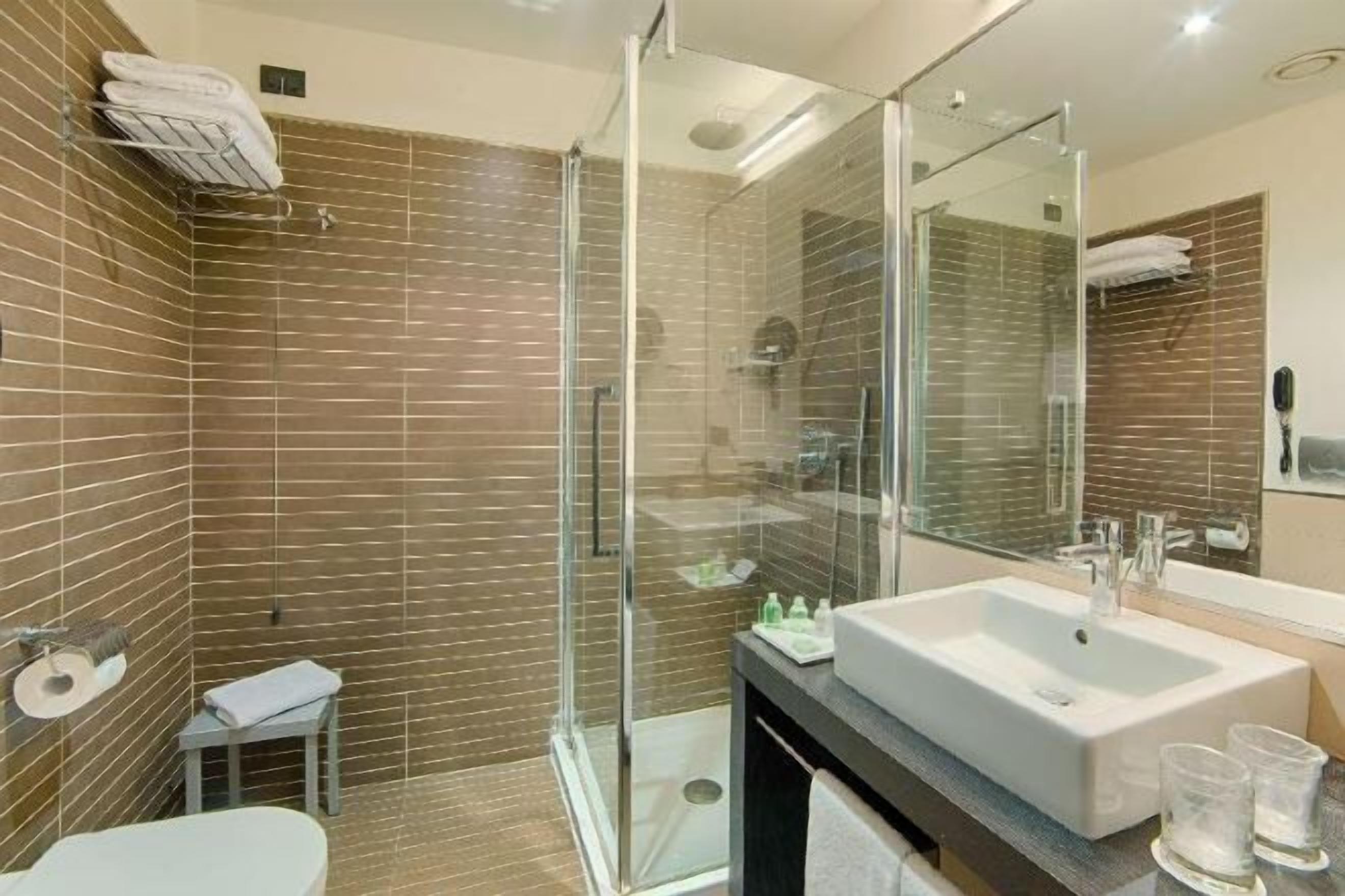 Bathroom | Eco-friendly toiletries, hair dryer, bidet, towels