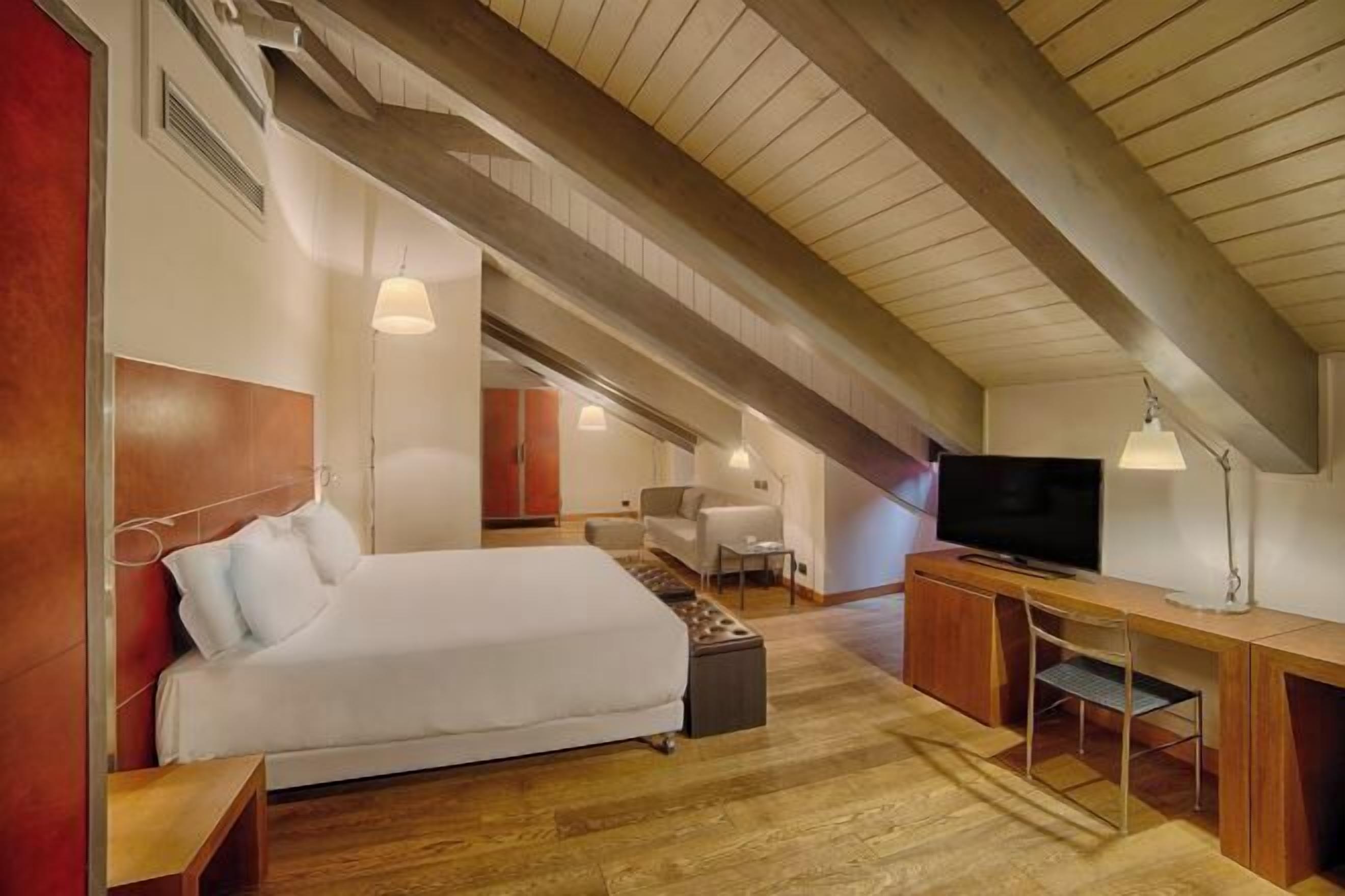 Down duvets, minibar, in-room safe, desk