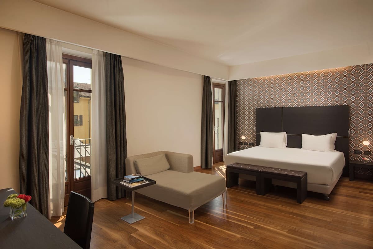 1 slaapkamer, donzen dekbedden, een minibar, een kluis op de kamer