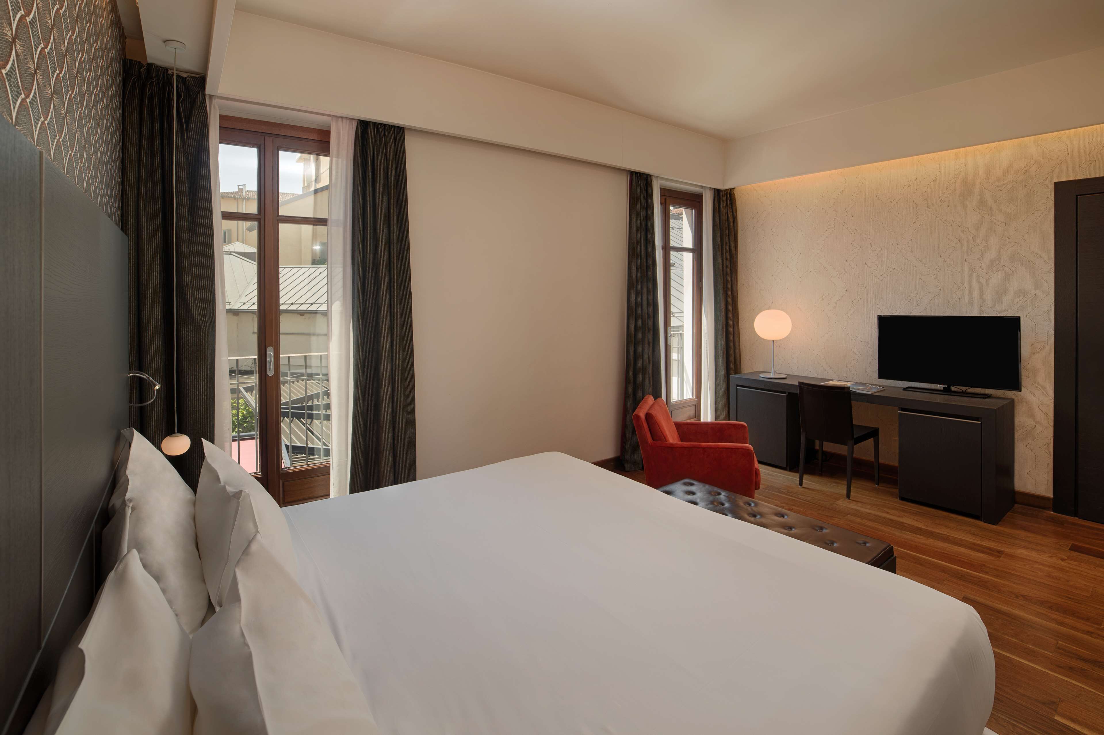 premium room | down duvets, minibar, in-room safe, desk