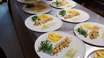 Petit déjeuner, déjeuner et dßner servis sur place, vue sur la plage