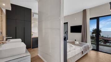 Quarto casal ou duplo | 1 quarto, cofres nos quartos, escrivaninha, cortinas blackout