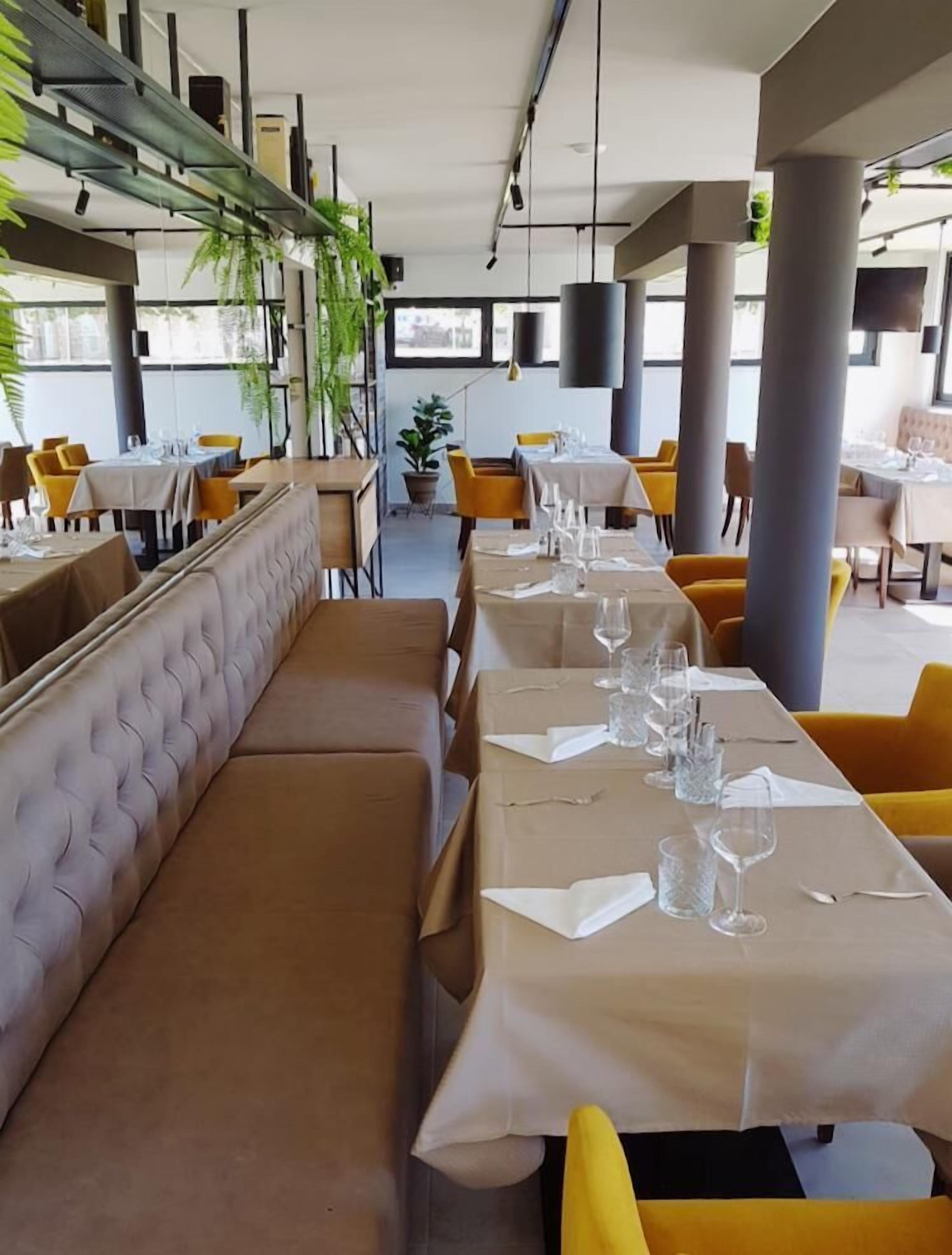 Frühstück, Mittagessen, Abendessen, lokale Küche, Blick auf den Strand 