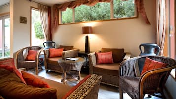 Área de estar no saguão