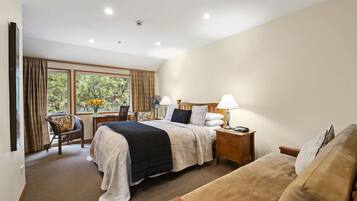 Superior Double Room | Premium bedding, in-room safe, individually decorated, desk