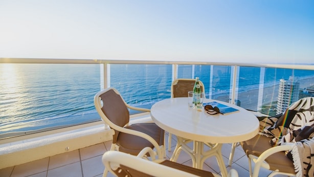 One Bedroom Ocean-View Apartment | Quang cảnh ban công