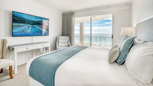 Two Bedroom Ocean-View Apartment | Két bảo mật tại phòng, phòng cách âm, bàn ủi/dụng cụ ủi quần áo