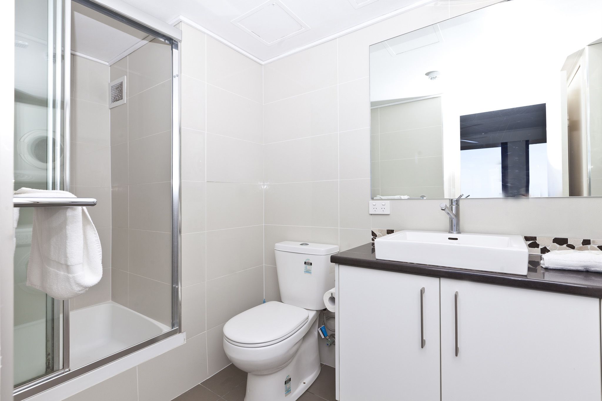 Surf Regency Apartments — image 15