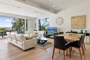 液晶电视、DVD 播放器