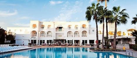 Kolam renang outdoor