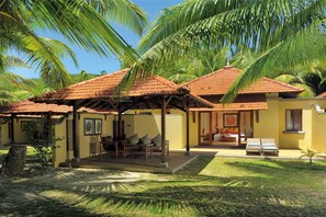 Minibar, in-room safe, desk, iron/ironing board - Beachcomber Seychelles (St. Anne Island)