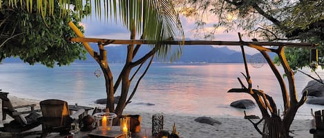 4 restaurants, breakfast served