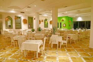 Frokost, lunsj og middag serveres, internasjonale retter 