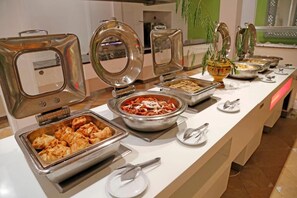Breakfast, lunch and dinner served - Hello Yasmine Hotel (Hammamet)