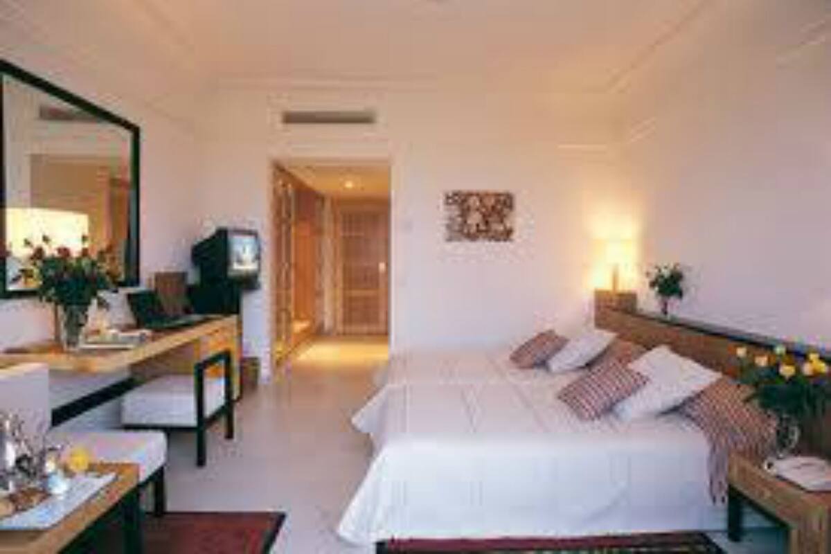 In-room safe, cribs (free), WiFi (free)