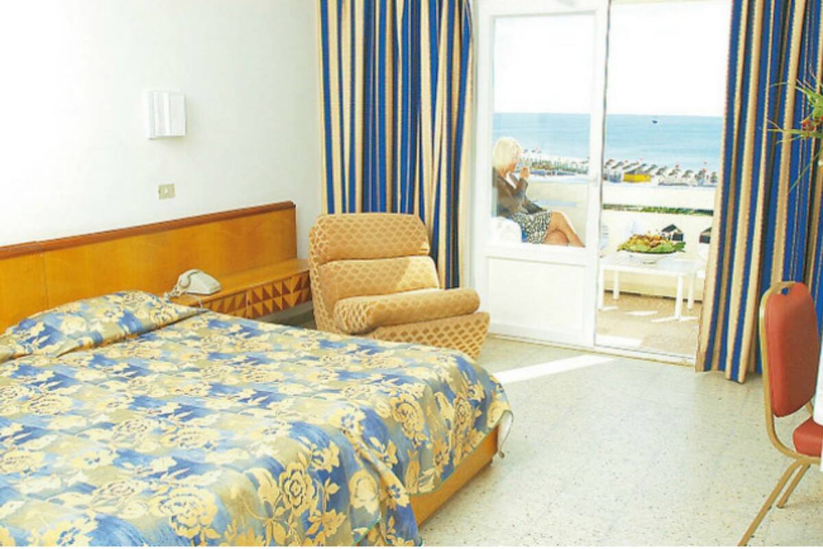 Standard Triple Room | In-room safe, cribs (free), WiFi (free)