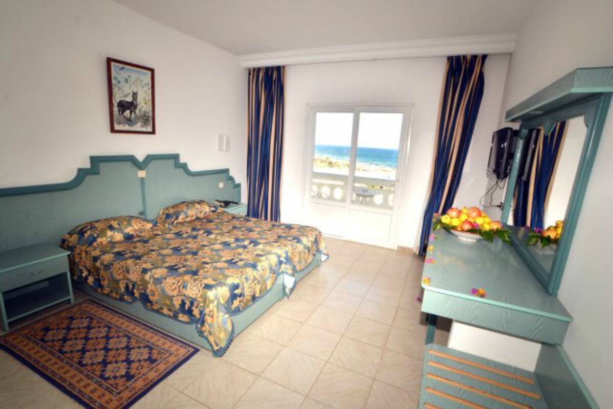 Standard Twin Room | In-room safe, cribs (free), WiFi (free)