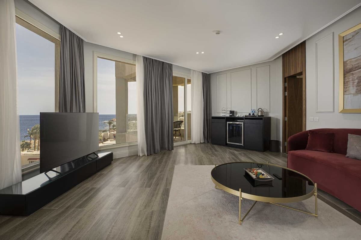 executive suite | living area | lcd tv