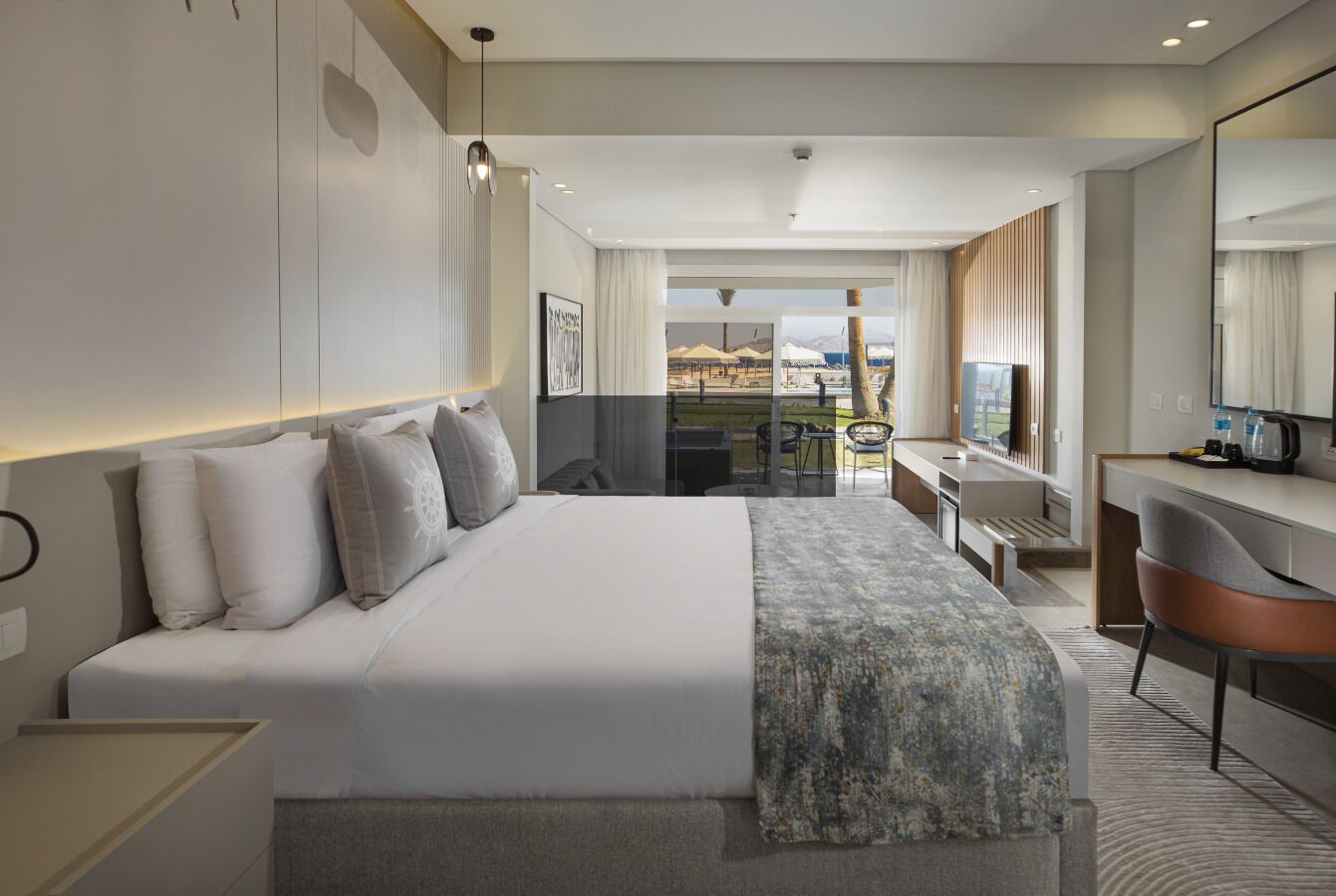 豪華客房 (Jacuzzi) | 迷你吧、客房內保險箱、床單