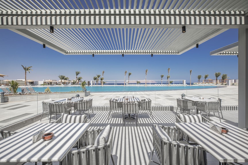 V Hotel Sharm 1 https://images.trvl-media.com/lodging/2000000/1400000/1396800/1396715/bc0d4e5e.jpg?impolicy=resizecrop&ra=fill&rh=575&rw=575