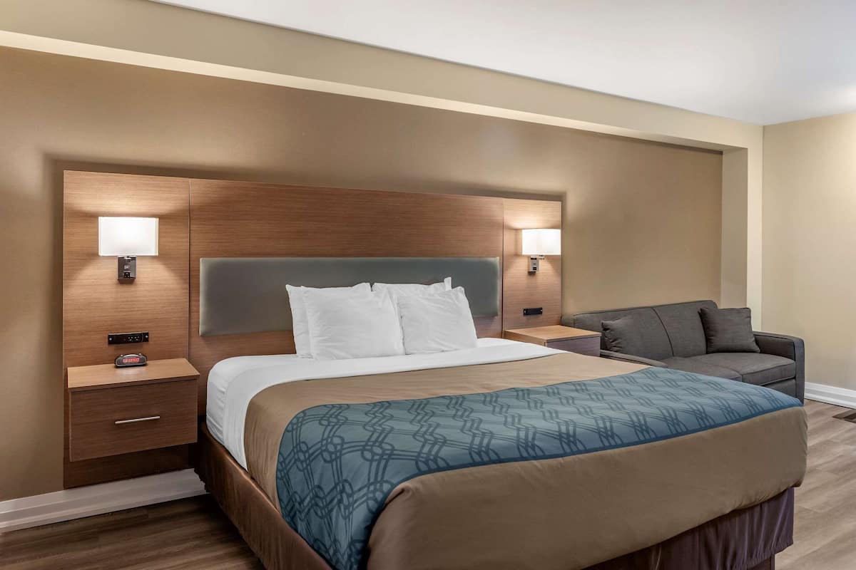 King room, 1st floor - Non-Smoking | Desk, iron/ironing board, free cribs/infant beds, free WiFi