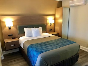 Standard Room, 1 Queen Bed, Non Smoking | Desk, iron/ironing board, free cribs/infant beds, free WiFi
