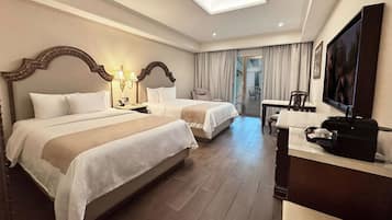 Luxury Double with Terrace | Ropa de cama hipoalergénica y caja de seguridad en la habitación