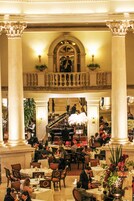 供应早餐、午餐和晚餐