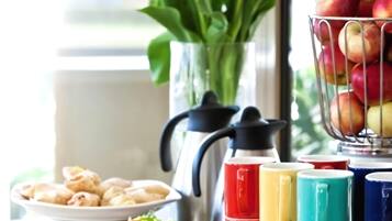 Dagelijks ontbijtbuffet (EUR 7 per persoon)
