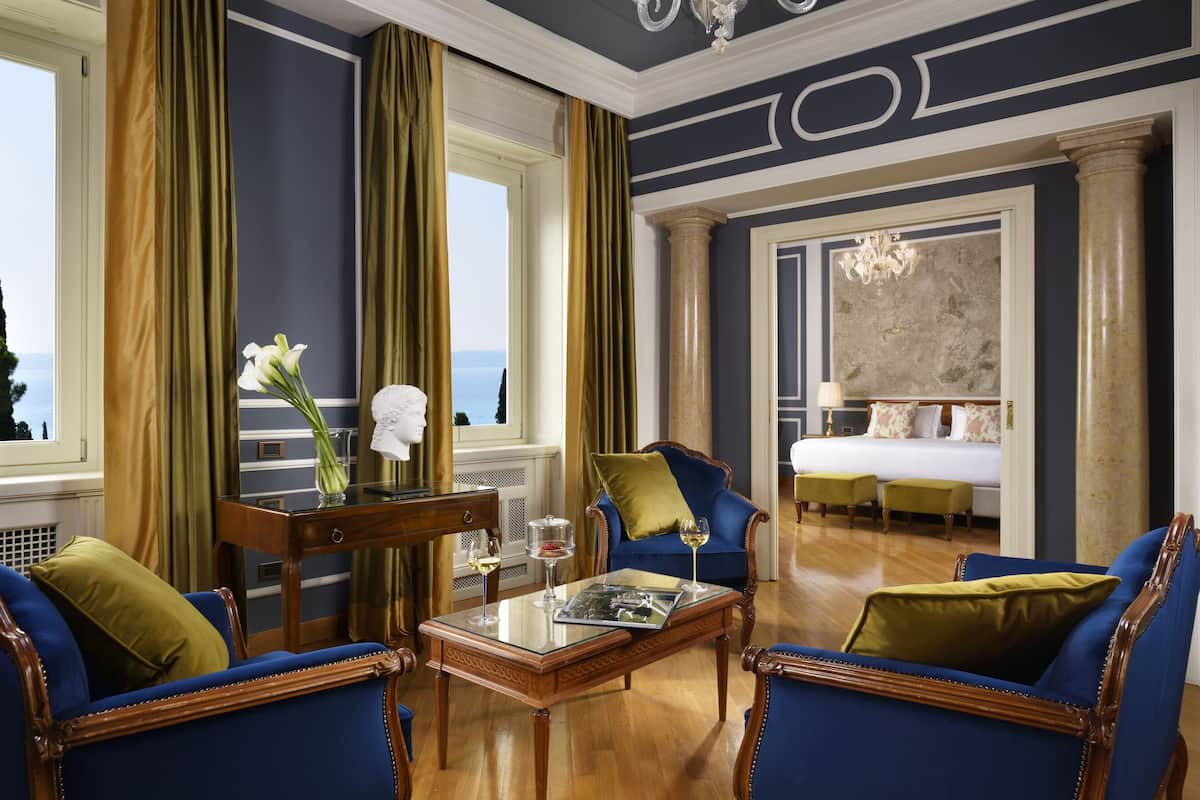Suite estudio Grand, vistas parciales al lago | Ropa de cama de alta calidad y edredones de plumas