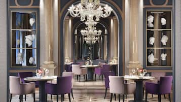 2 restaurants; breakfast, lunch, and dinner served
