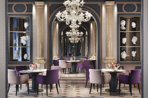 2 Restaurants; Frühstück, Mittagessen und Abendessen werden serviert